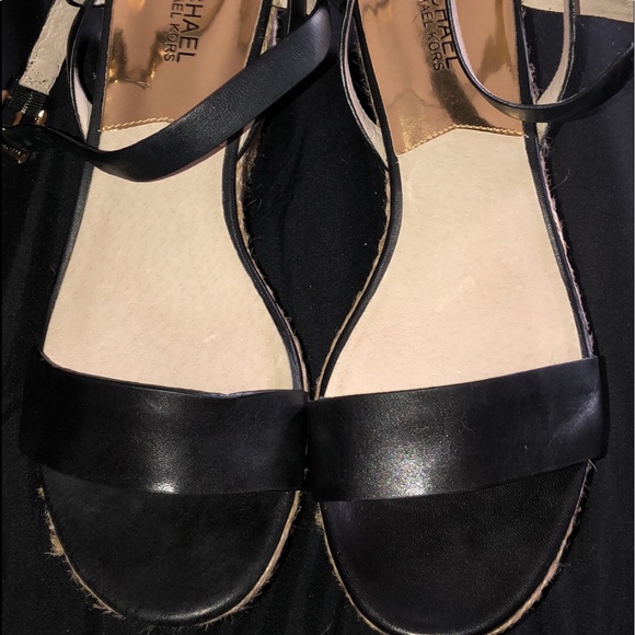 Michael Kors wedge wore once 9.5 black leather - Picture 2 of 3